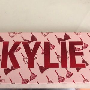 kylie cosmetics valentine's pressed powder palette.